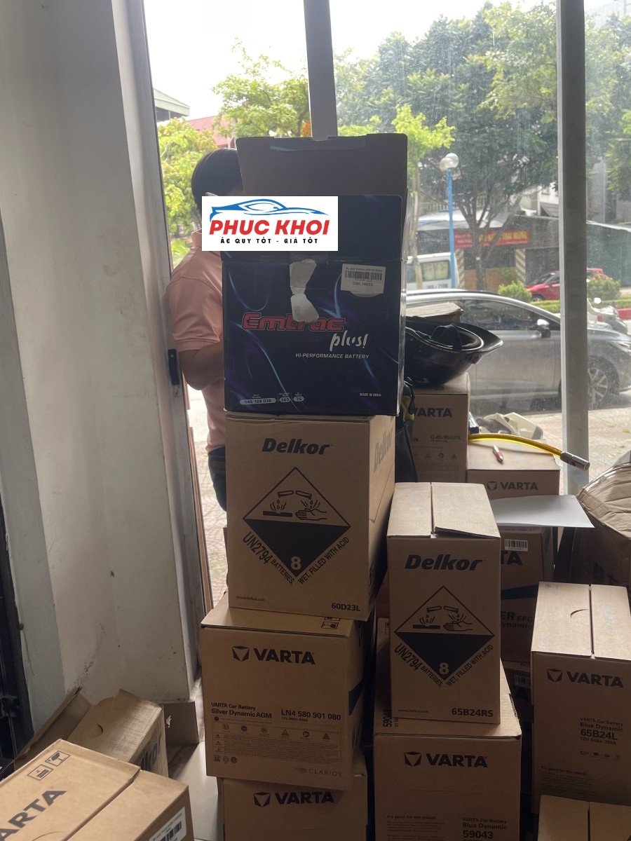Ắc quy có sẵn tại cửa hàng