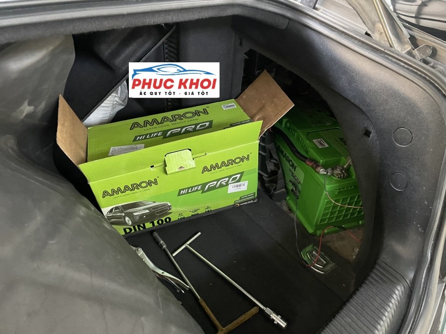 Thay ắc quy cho xe audi A8