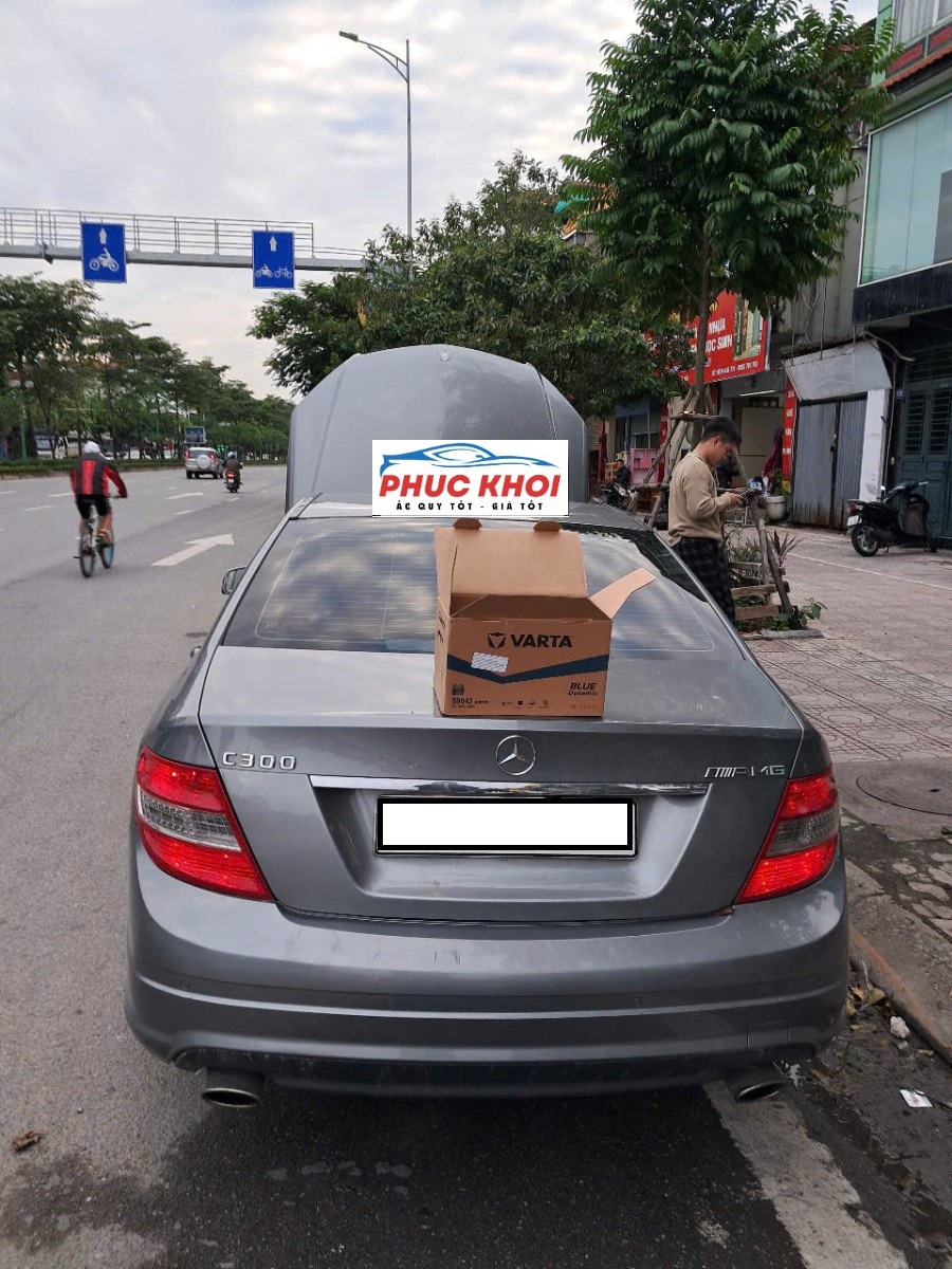 Thay ắc quy xe Mercedes E180