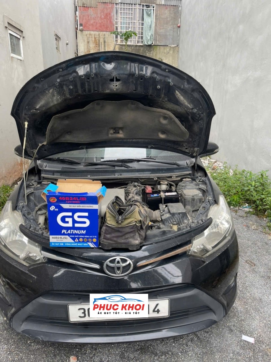 Ảnh: Thay ắc quy xe Toyota tận nhà ở Đồng Kỵ - Từ Sơn